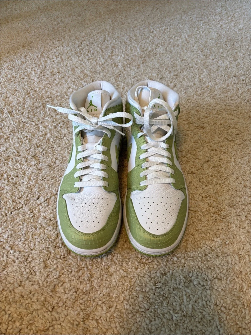 Nike mid top